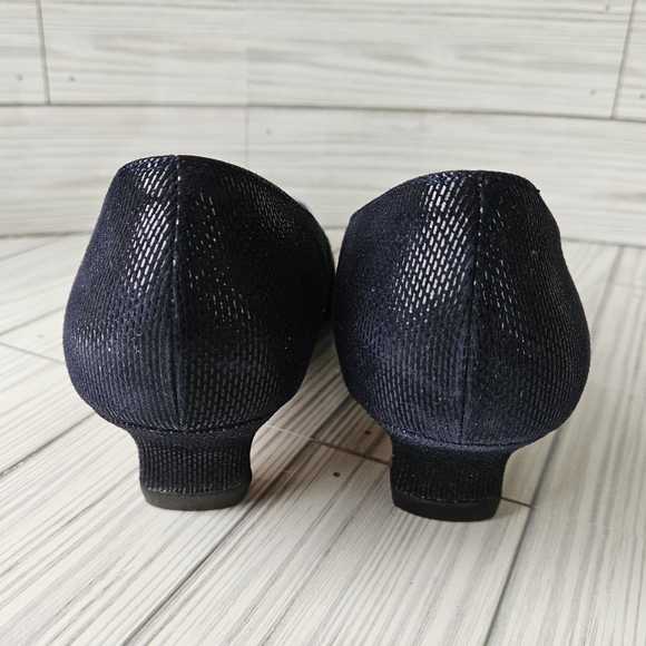 Salvatore Ferragamo Striped Suede Almond Toe Kitten Heels in Midnight Size 8.5 - Picture 5 of 12